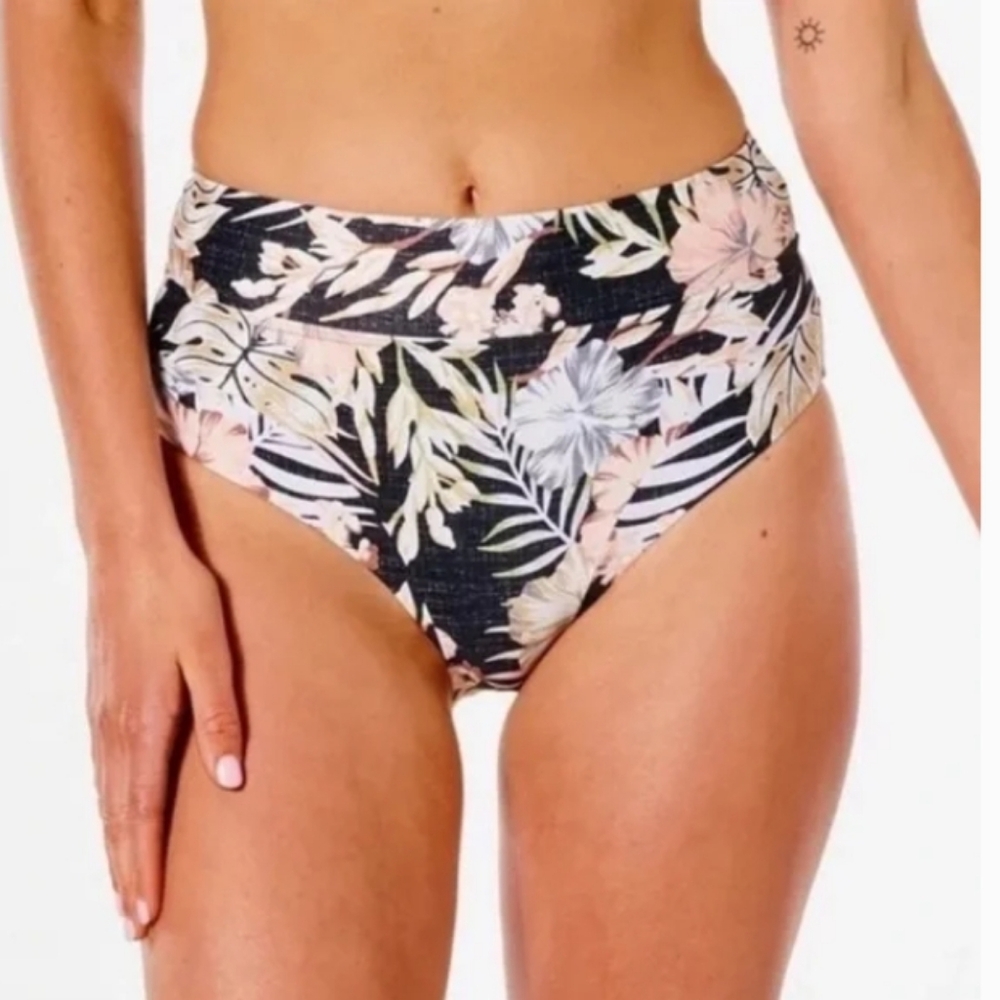 Bikini - Picture 4 of 5
